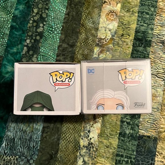 The Arrow 207 Killer Frost NYCC EX 712 Funko Pop Arrowverse pair - Picture 6 of 6